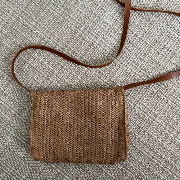 Small Woven Rattan Crossbody Handbag - Picture 5 of 6